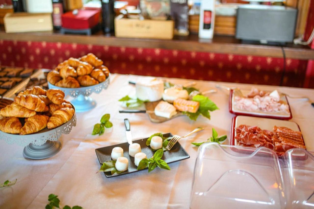 Felicin - Ristorante Albergo "Dimora Storica" Monforte dʼAlba Zewnętrze zdjęcie